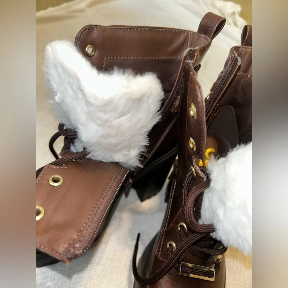 NWOT WOMANS GUESS BOOTIES - Picture 9 of 11